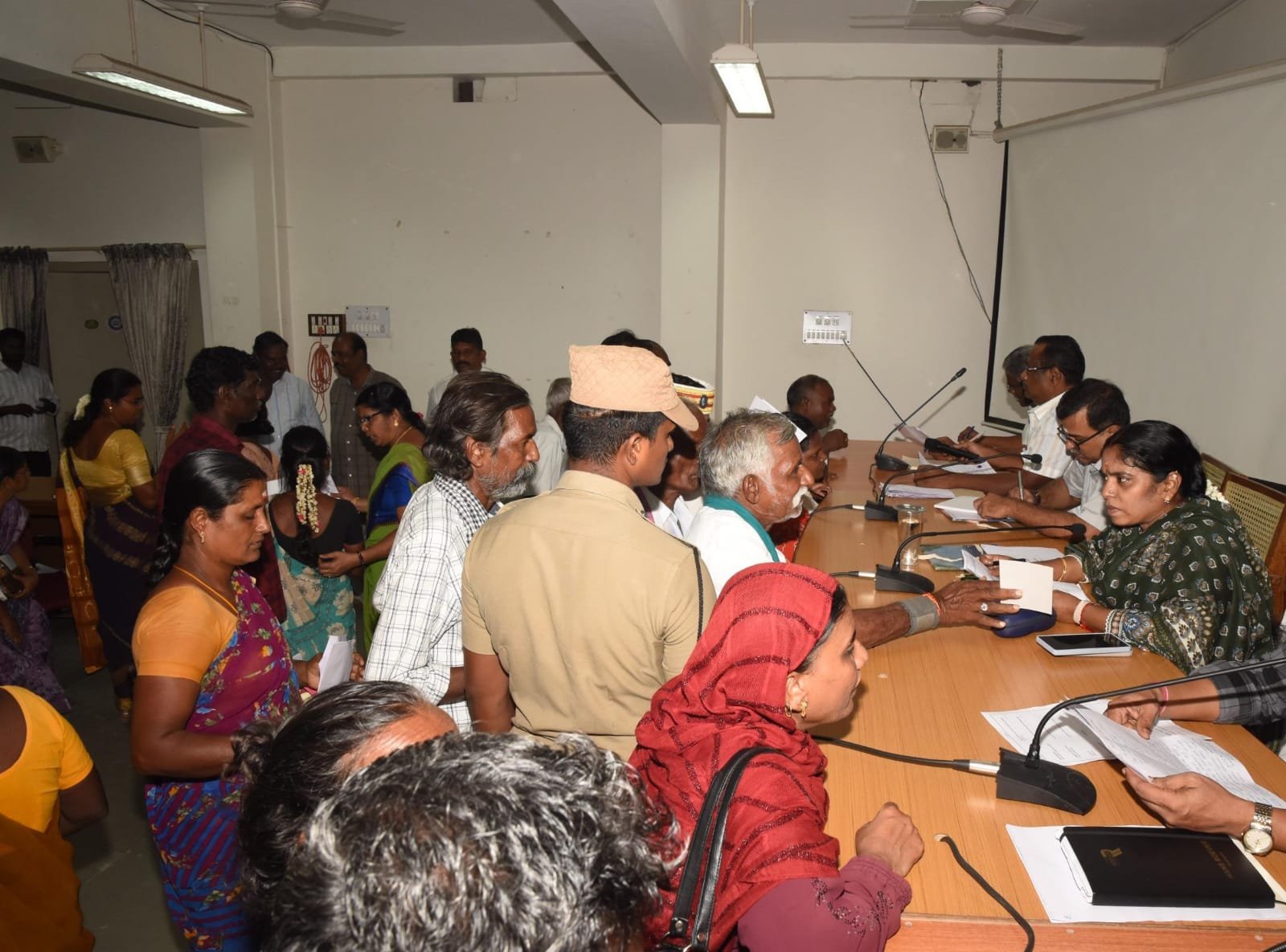 பெரம்பலூர் மாவட்ட ஆட்சியர் அலுவலகத்தில் மக்கள் குறைதீர்க்கும் நாள் கூட்டம்: 308 மனுக்கள் பெறப்பட்டன!