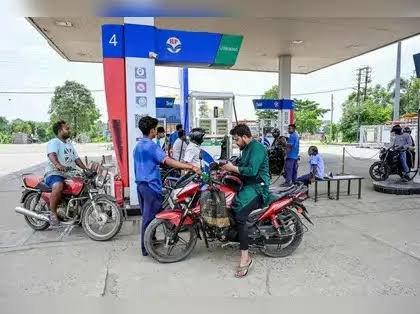 வாகன ஓட்டிகளுக்கு அதிர்ச்சி: பெட்ரோல், டீசல் விலை மீண்டும் உயர்வு!