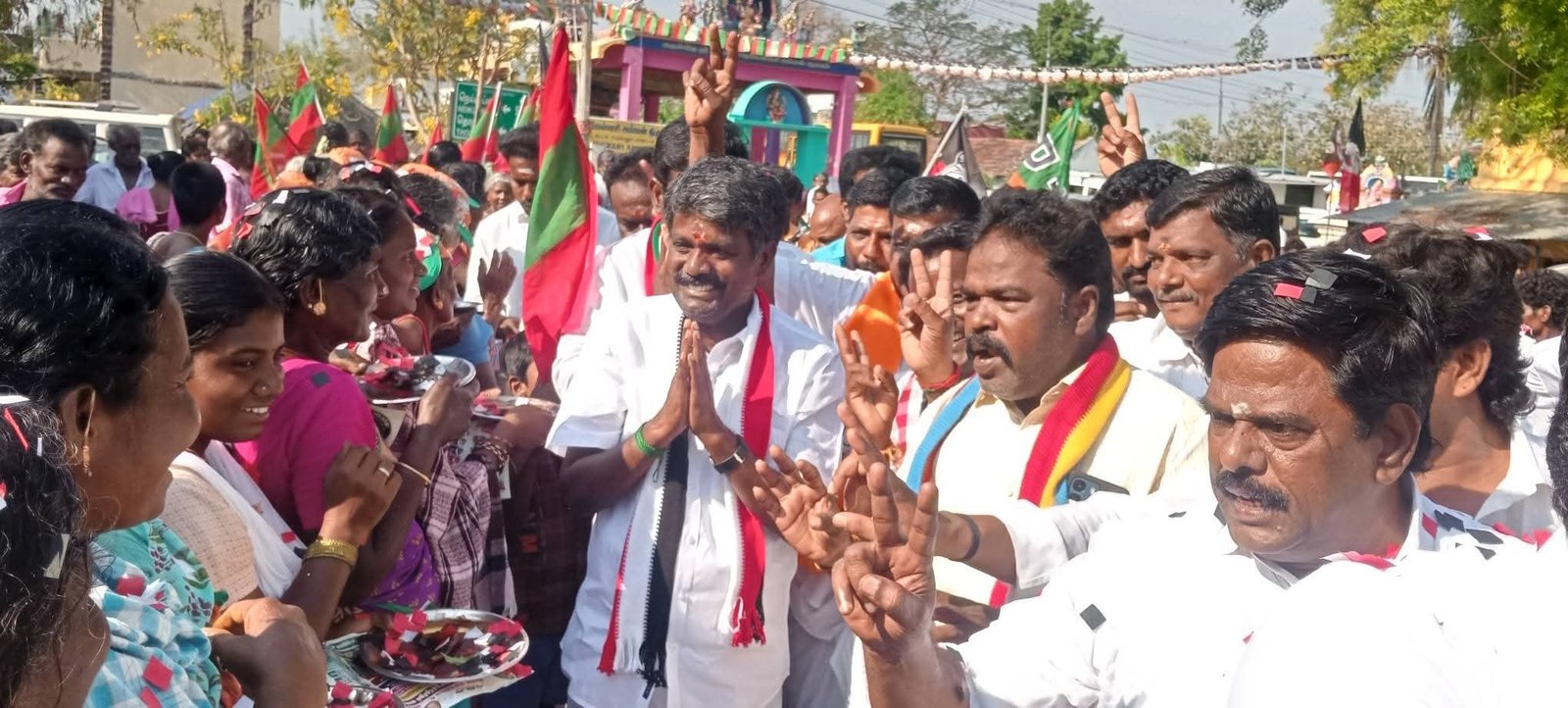 பெரம்பலூர் அதிமுகவில் அதிரடி மாற்றம்: போட்டி அணிக்குத் தாவிய முன்னாள் எம்எல்ஏ தமிழ்ச்செல்வன் - தொண்டர்கள் கொதிப்பு!