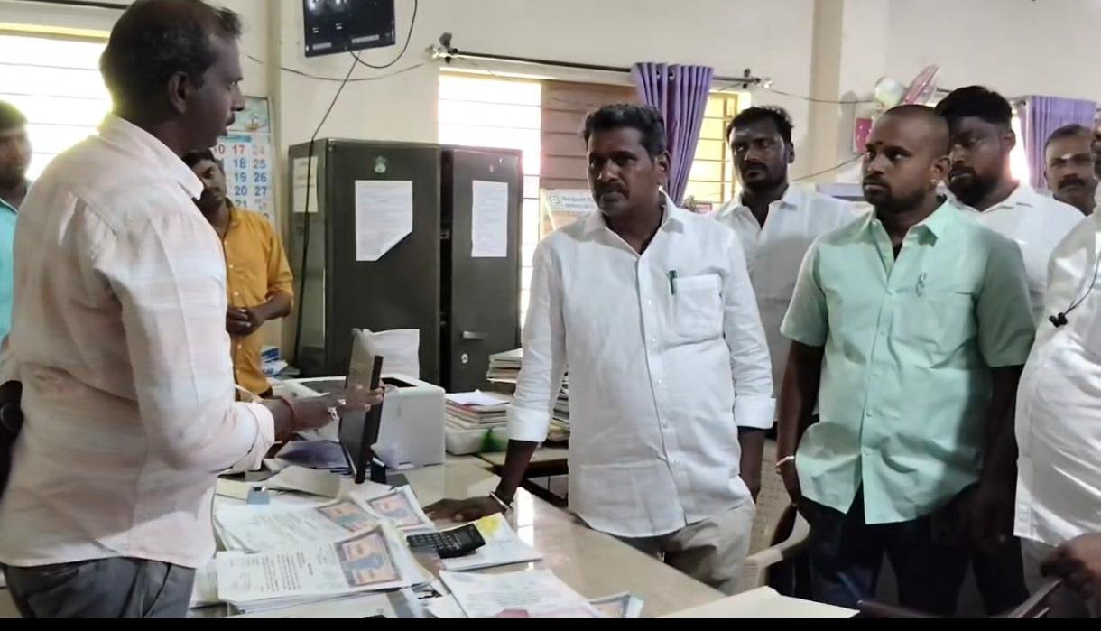 பெரம்பலூர் சார்பதிவாளர் அலுவலகத்தில் எம்.எல்.ஏ கி.சிவக்குமார் திடீர் ஆய்வு!