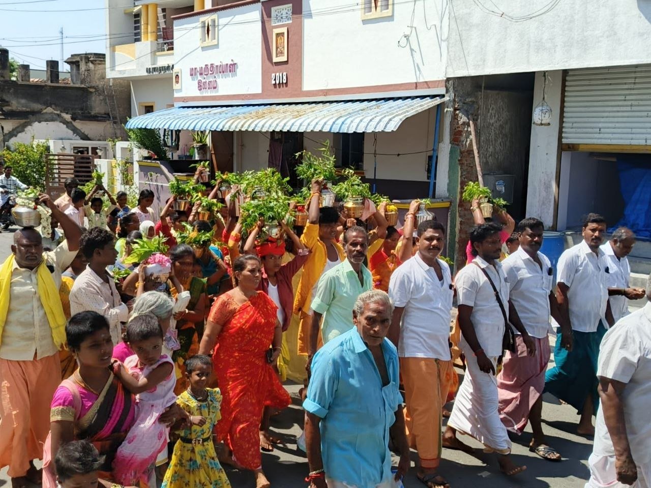 குரும்பலூர் மகா மாரியம்மன் மாவிளக்கு திருவிழாவில் பாலபிஷேகம், சுவாமி திருவீதி உலா!